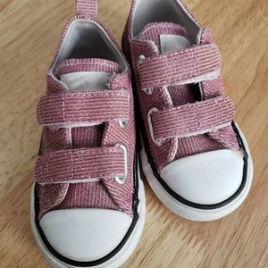Toddler girl Converse sneakers easy on velcro